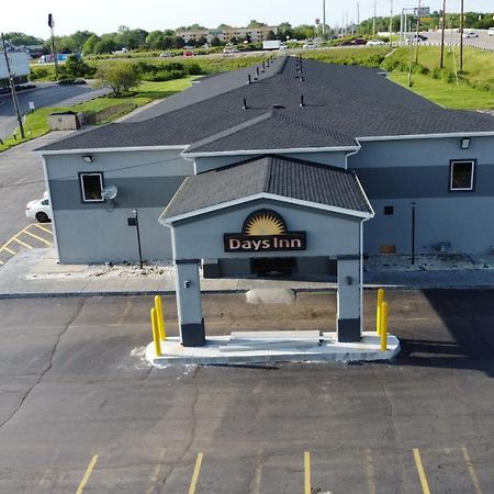 Days Inn By Wyndham Indianapolis East Post Road Bagian luar foto