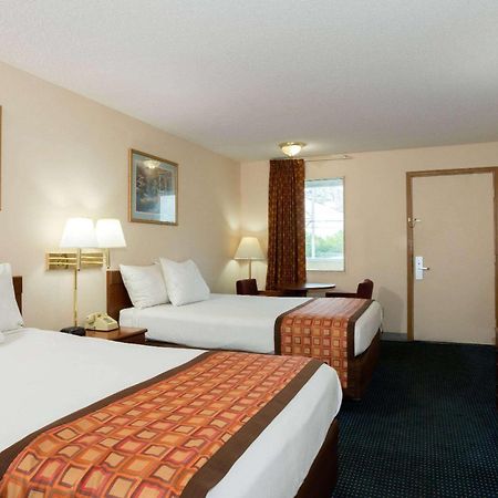Days Inn By Wyndham Indianapolis East Post Road Bagian luar foto