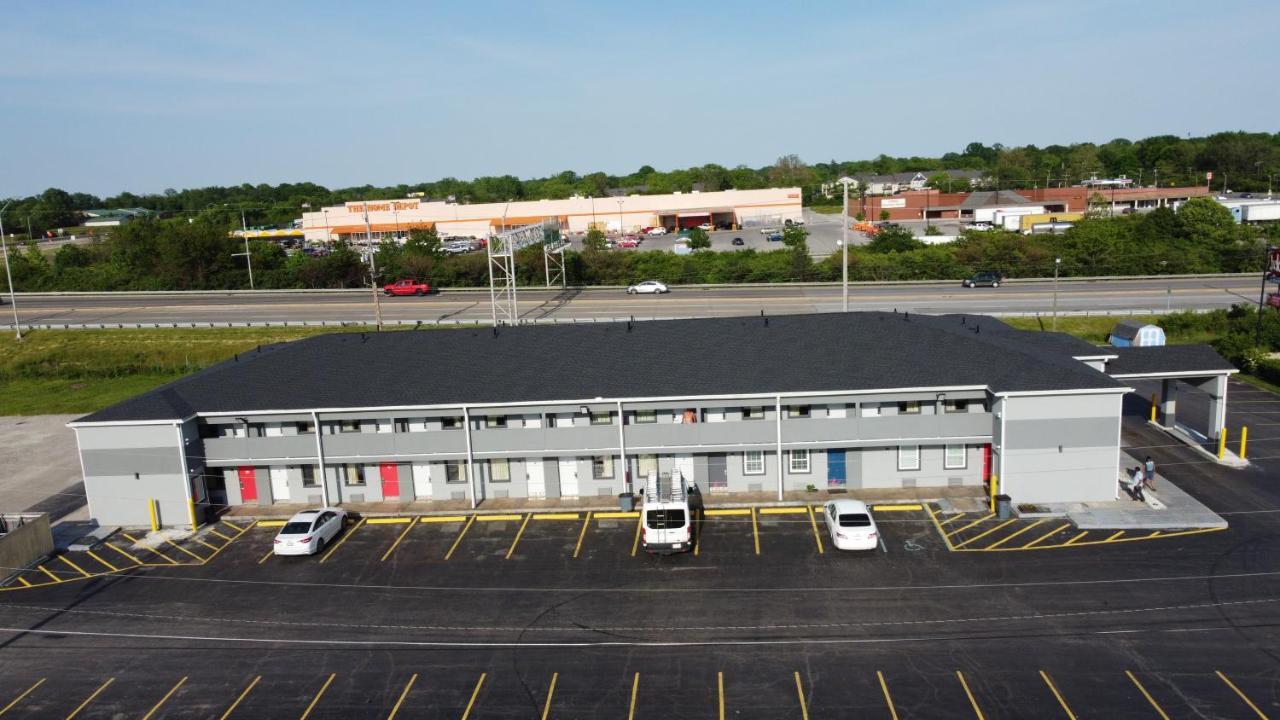 Days Inn By Wyndham Indianapolis East Post Road Bagian luar foto