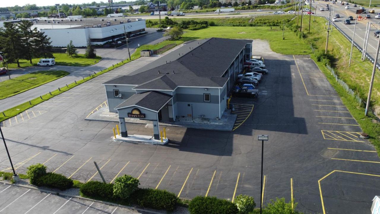 Days Inn By Wyndham Indianapolis East Post Road Bagian luar foto