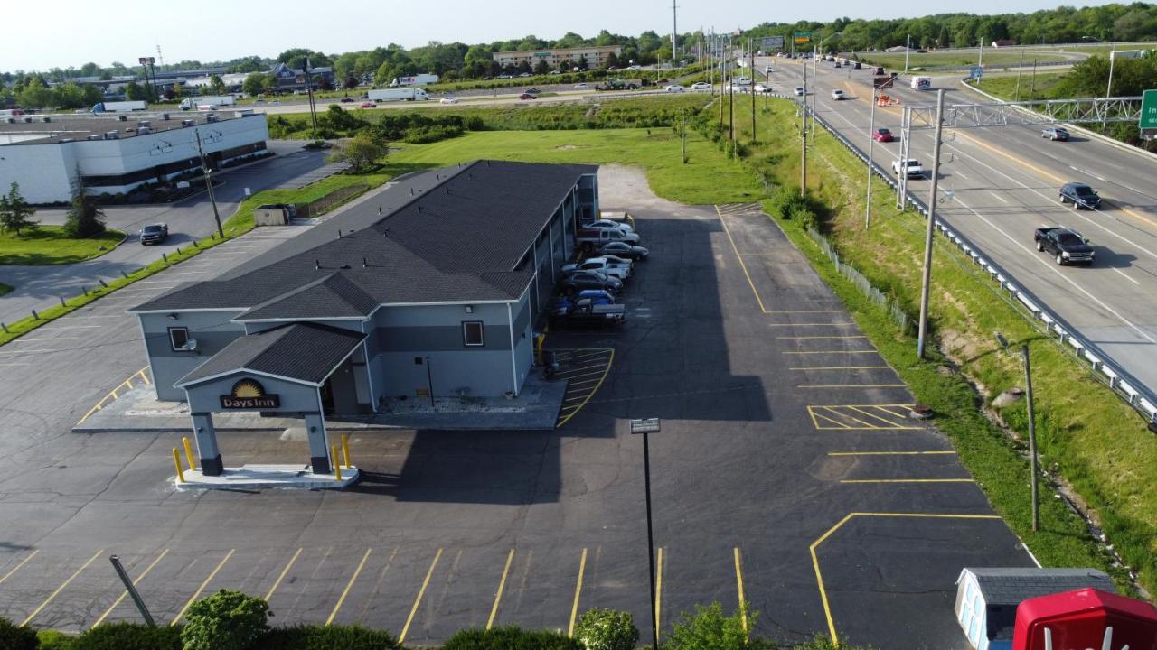 Days Inn By Wyndham Indianapolis East Post Road Bagian luar foto