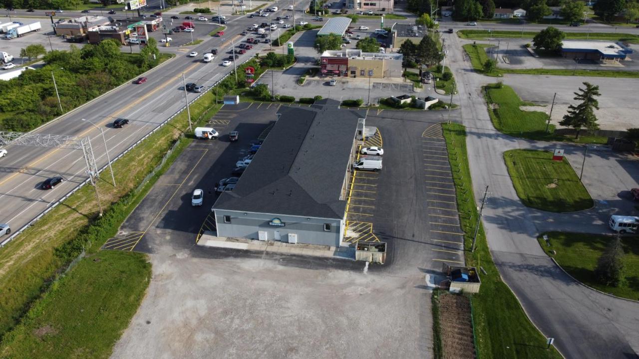 Days Inn By Wyndham Indianapolis East Post Road Bagian luar foto
