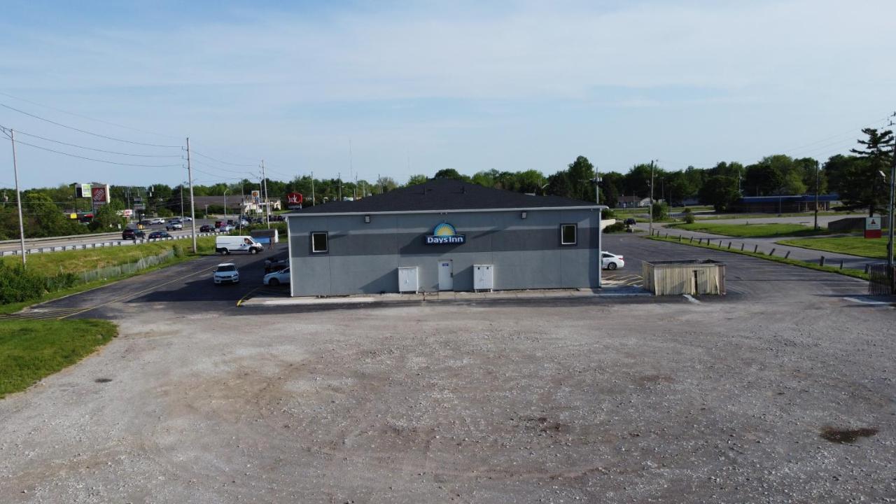Days Inn By Wyndham Indianapolis East Post Road Bagian luar foto