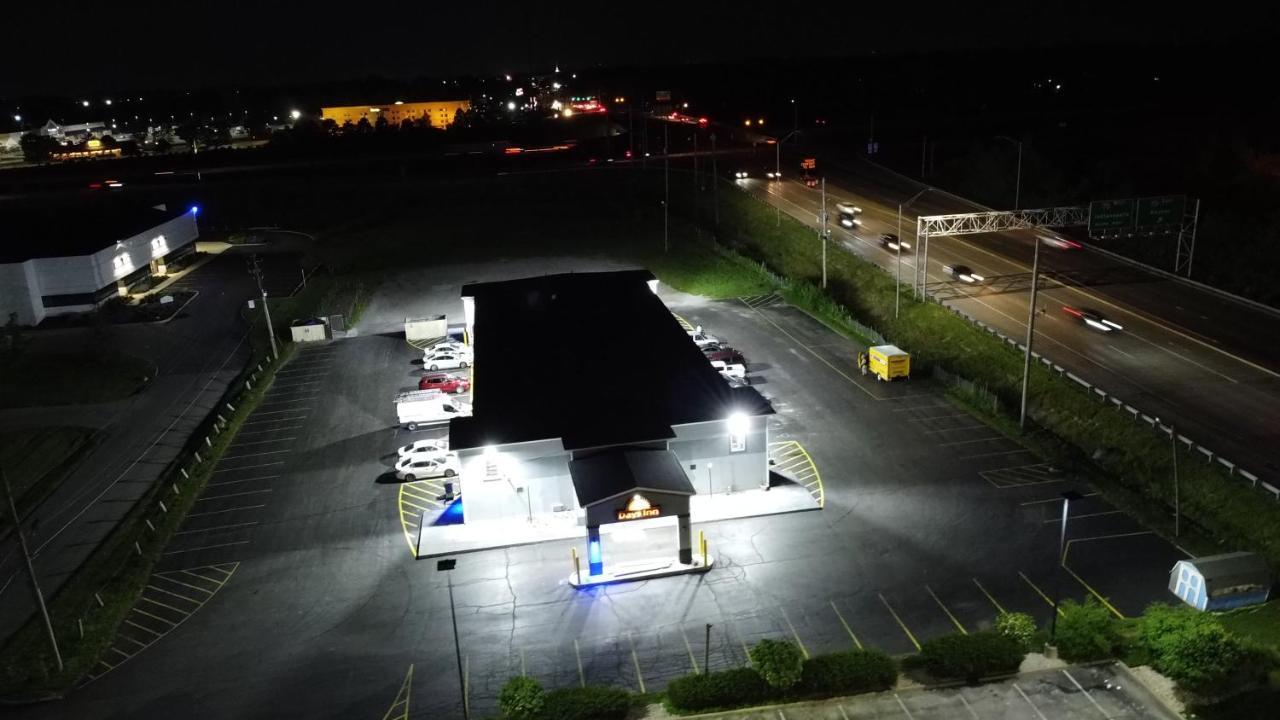 Days Inn By Wyndham Indianapolis East Post Road Bagian luar foto