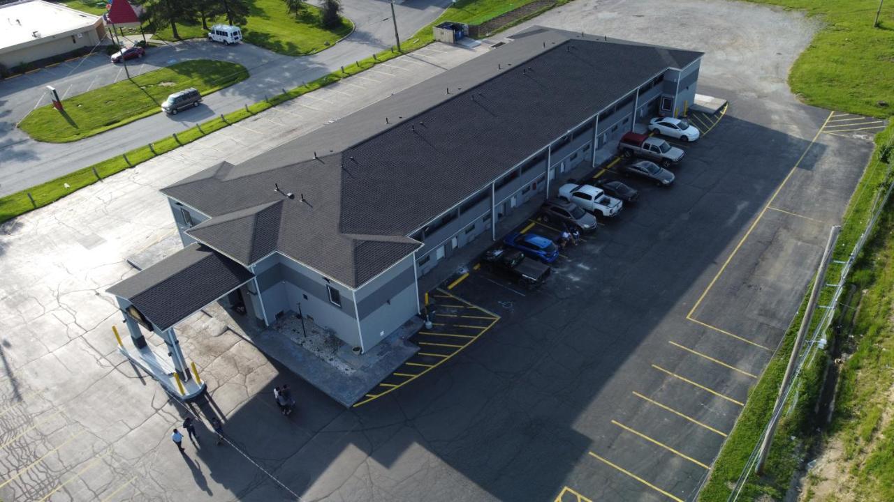 Days Inn By Wyndham Indianapolis East Post Road Bagian luar foto
