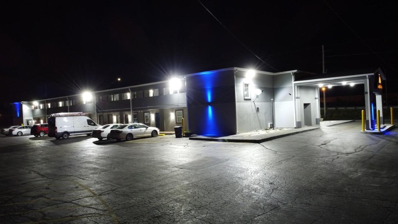 Days Inn By Wyndham Indianapolis East Post Road Bagian luar foto
