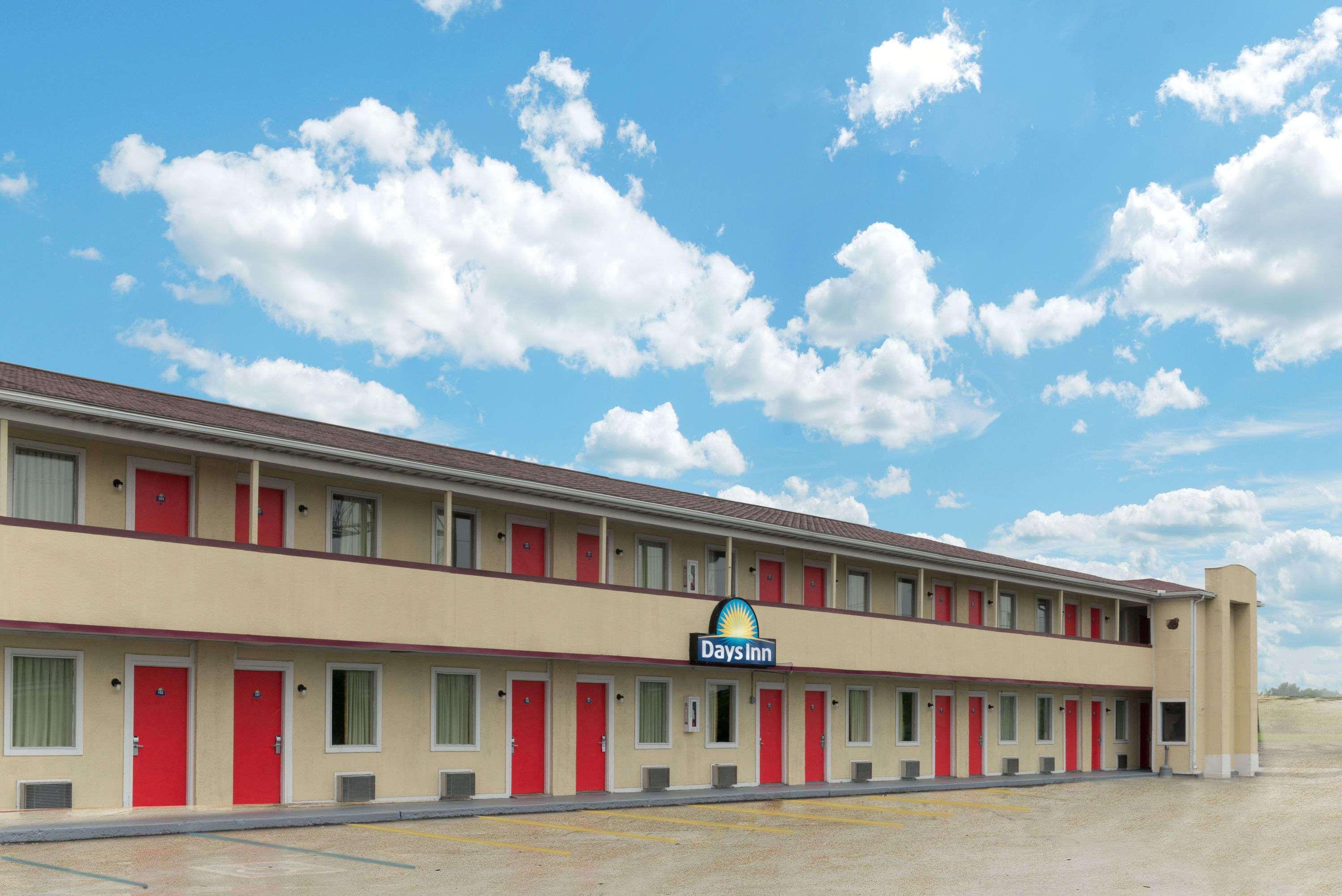 Days Inn By Wyndham Indianapolis East Post Road Bagian luar foto