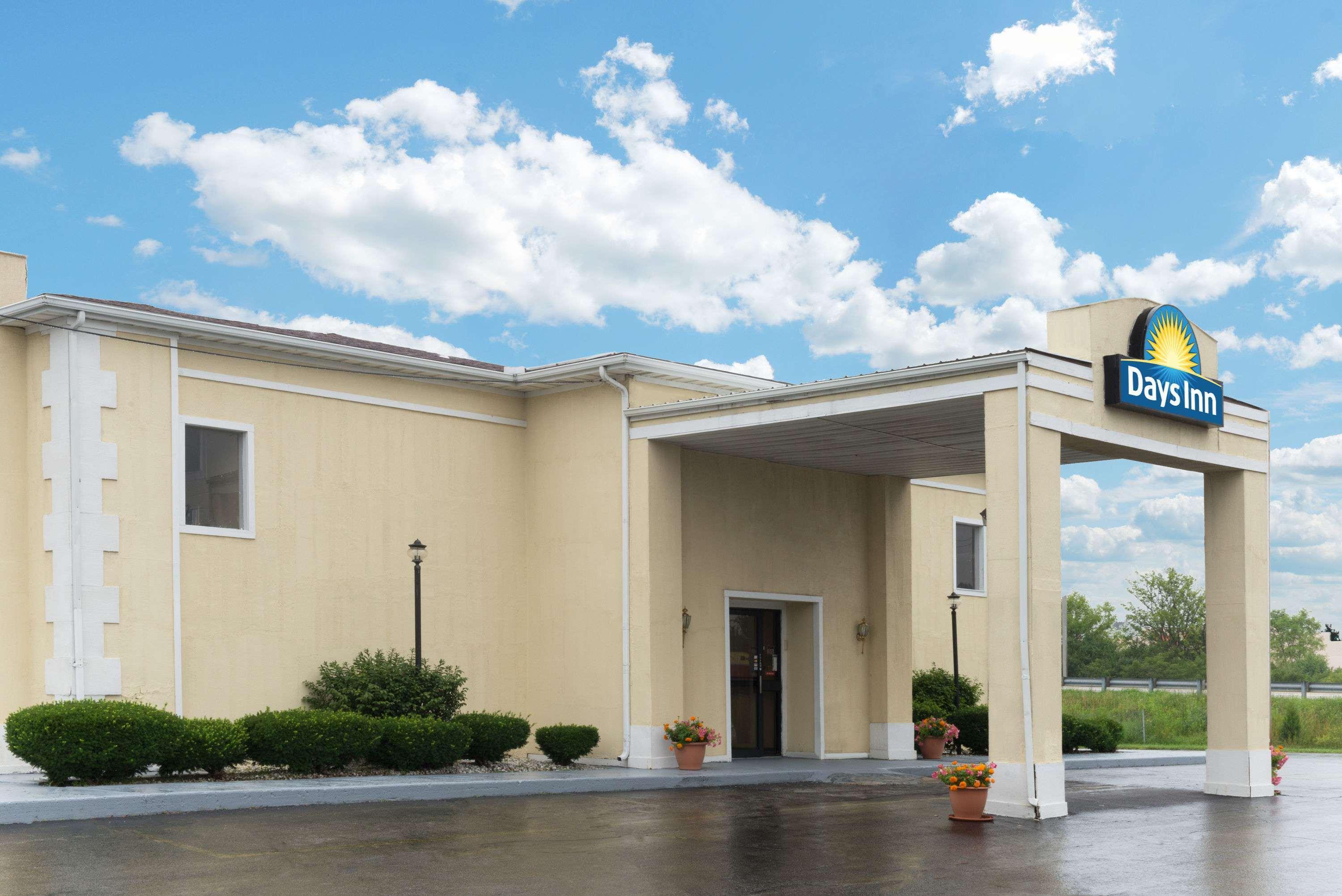 Days Inn By Wyndham Indianapolis East Post Road Bagian luar foto