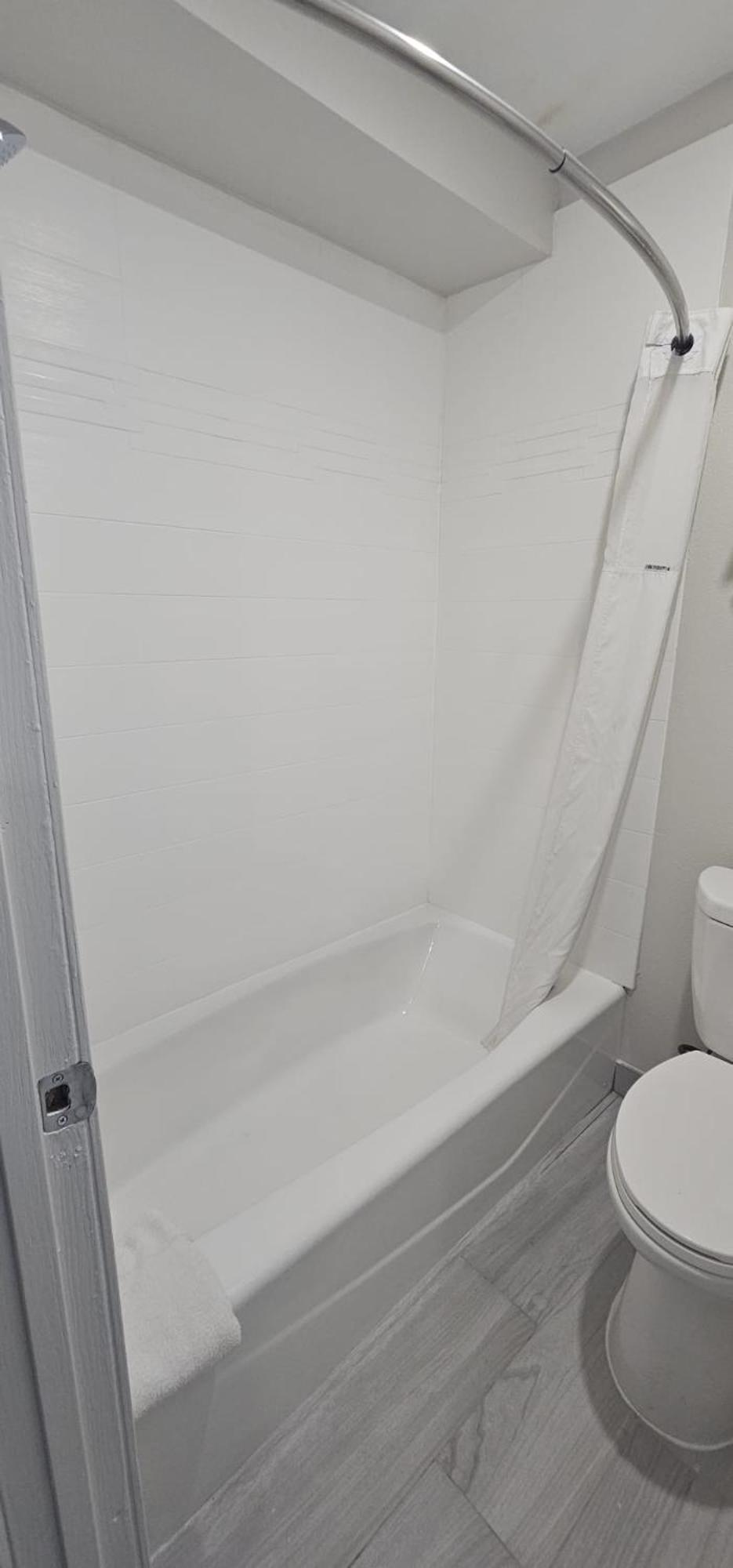 Days Inn By Wyndham Indianapolis East Post Road Bagian luar foto