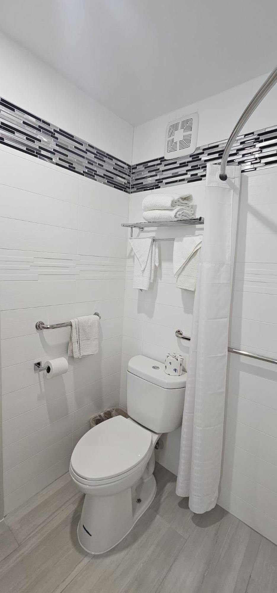 Days Inn By Wyndham Indianapolis East Post Road Bagian luar foto