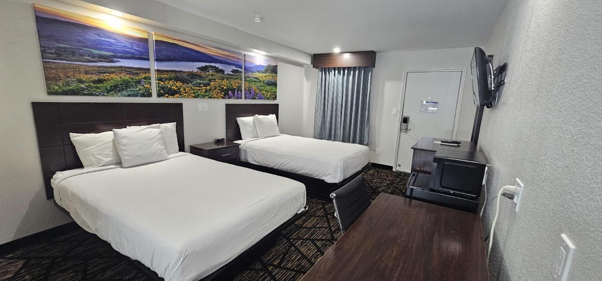 Days Inn By Wyndham Indianapolis East Post Road Bagian luar foto